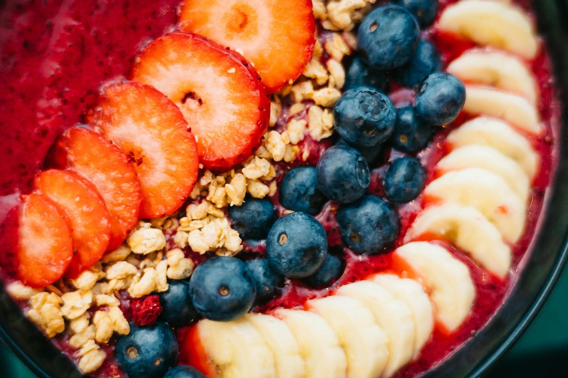 Vibrant smoothie bowl topped with fresh fruits and granola, perfect for a healthy start. - weight loss smoothie recipes