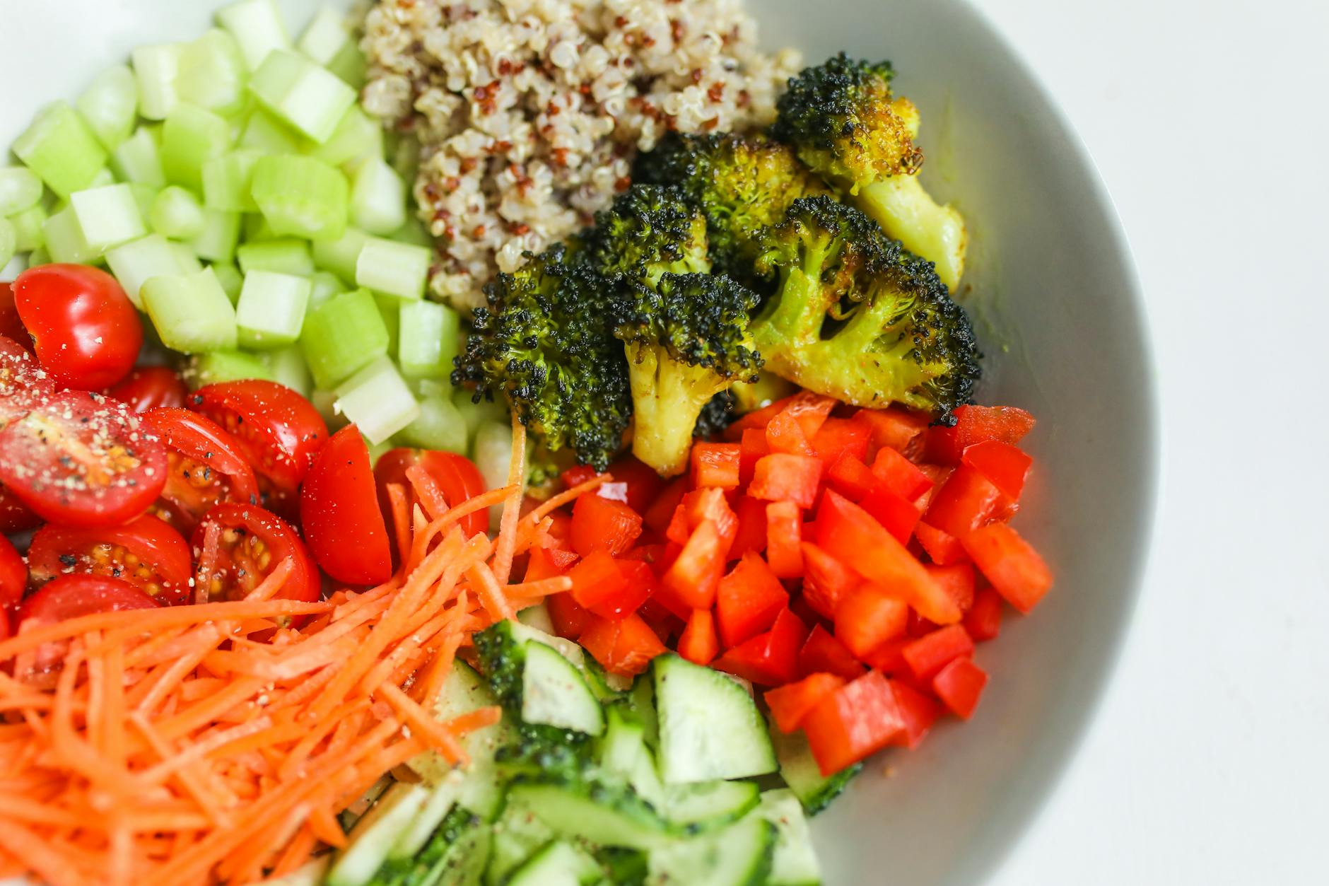 A vibrant, nutritious salad bowl featuring fresh vegetables and quinoa for a healthy meal. - easy healthy dinners